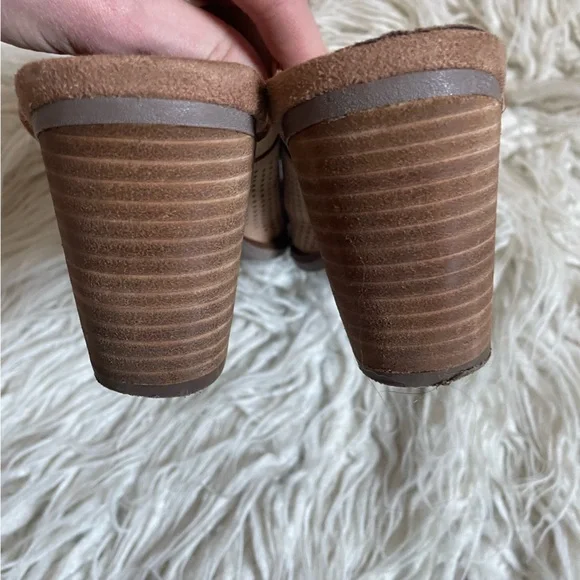 TOMS Majorca Peep Toe Platform Sandal Block Heel Nude Nubuck Leather EUC Size 8 - Picture 6 of 9